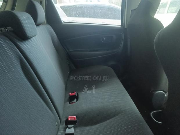 Toyota Vitz 1.0 FWD 5dr 2019 Gold