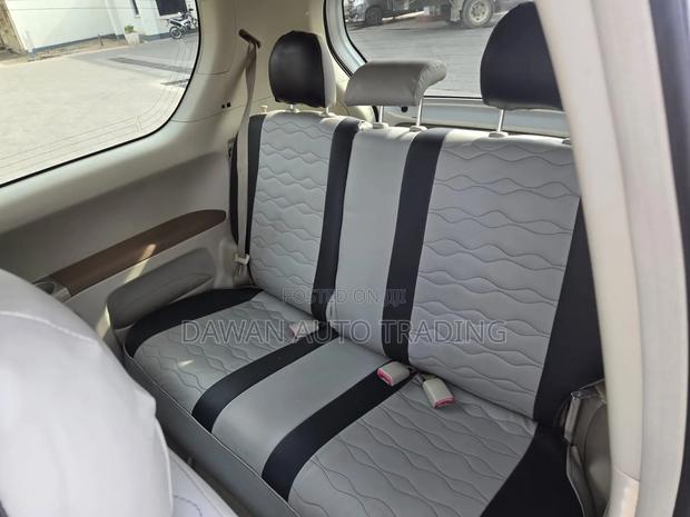 Toyota Porte 2012 Silver