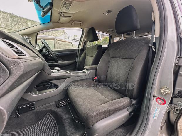 Honda Shuttle 1.5 Hybrid 2WD 2018 Silver