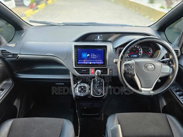 Toyota Noah 2.0 AWD (6 Seater) 2017 Black