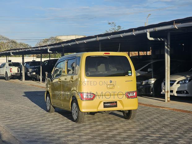 Suzuki Wagon 2018 Yellow