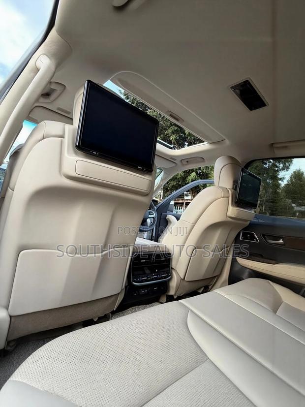 Toyota Land Cruiser LC300 2023 White