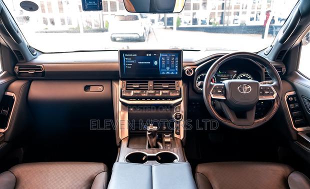 Toyota Land Cruiser LC300 2022 Black