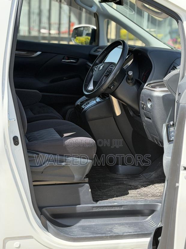 Toyota Alphard 2.5 Petrol FWD 2019