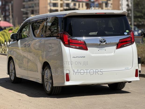 Toyota Alphard 2.5 Petrol FWD 2019