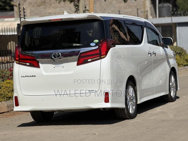 Toyota Alphard 2.5 Petrol FWD 2019