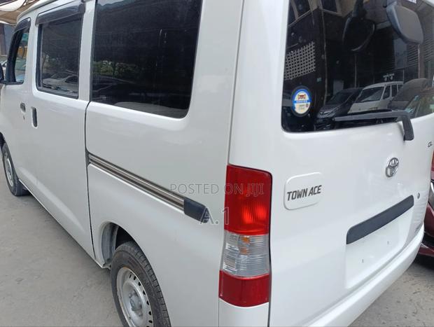 Toyota TownAce 2018 White