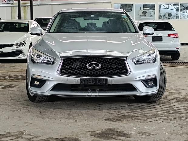 Nissan Skyline 2018 Silver