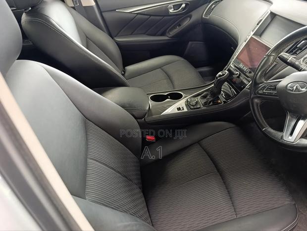 Nissan Skyline 2018 Silver