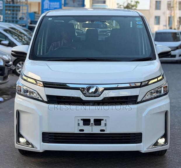 Toyota Voxy 2019 White