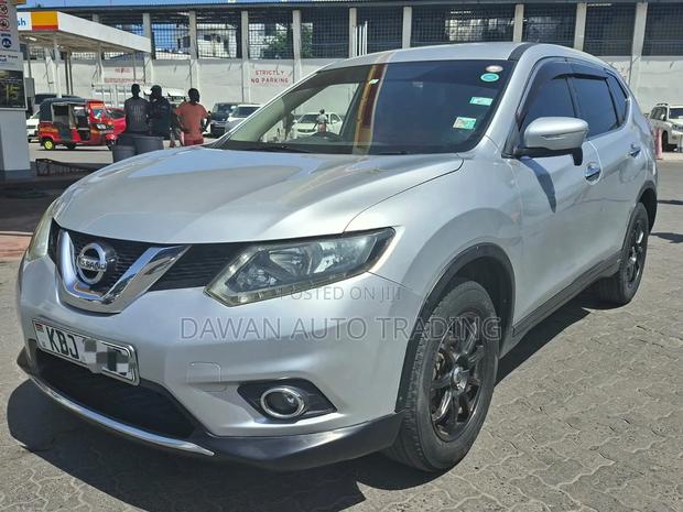 Nissan X-Trail 2016 Silver