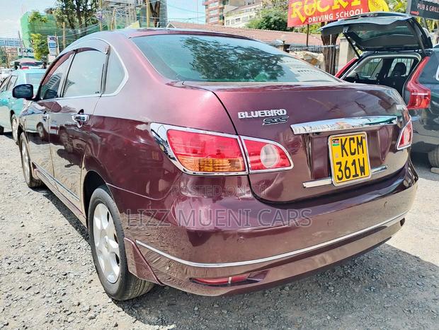 Nissan Bluebird 2010 Maroon