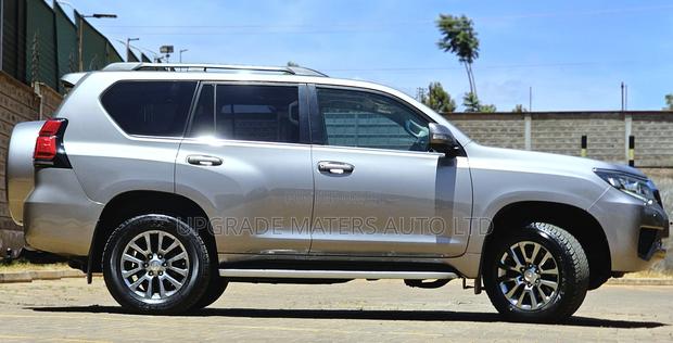 Toyota Land Cruiser Prado 2.8 2019 Silver