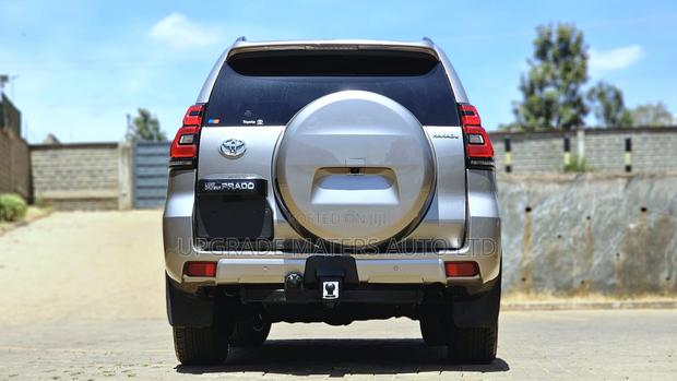Toyota Land Cruiser Prado 2.8 2019 Silver
