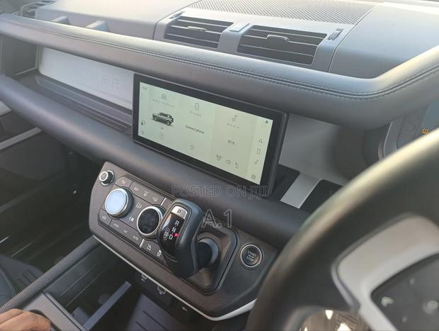 Land Rover Defender X-Dynamic SE 2024 Black