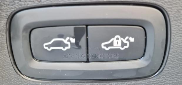 Volvo XC60 2019 Gray
