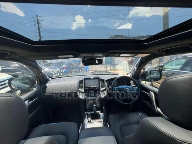 Toyota Land Cruiser 4.6 V8 ZX 2017 Black