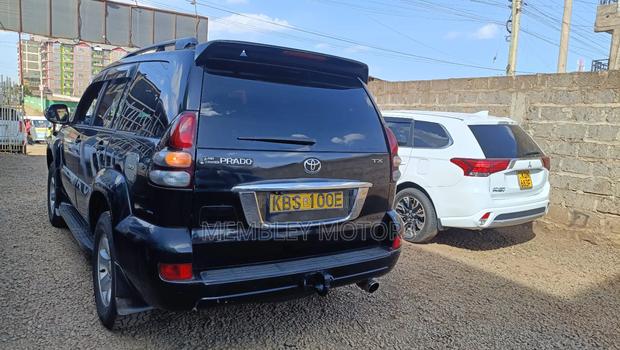 Toyota Land Cruiser 2006 Black