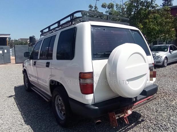 Isuzu Trooper 1998 White