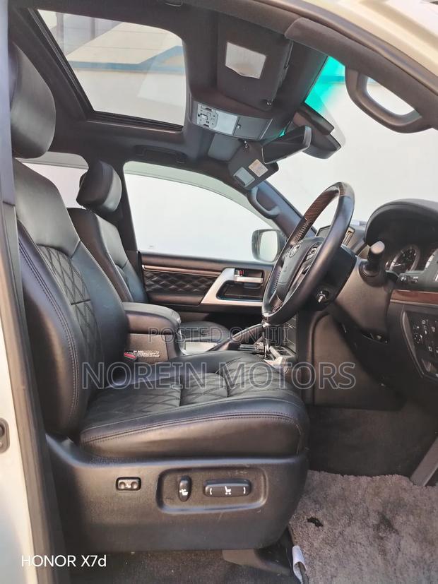 Toyota Land Cruiser 2019 Off white