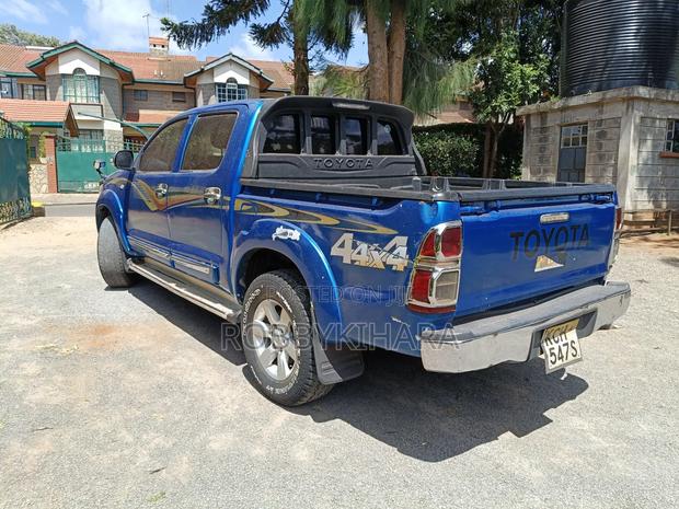 Toyota Hilux 2010 Blue