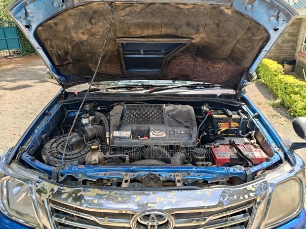 Toyota Hilux 2010 Blue