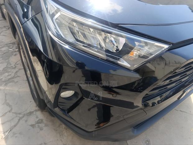 Toyota RAV4 XLE Premium FWD 2019 Black