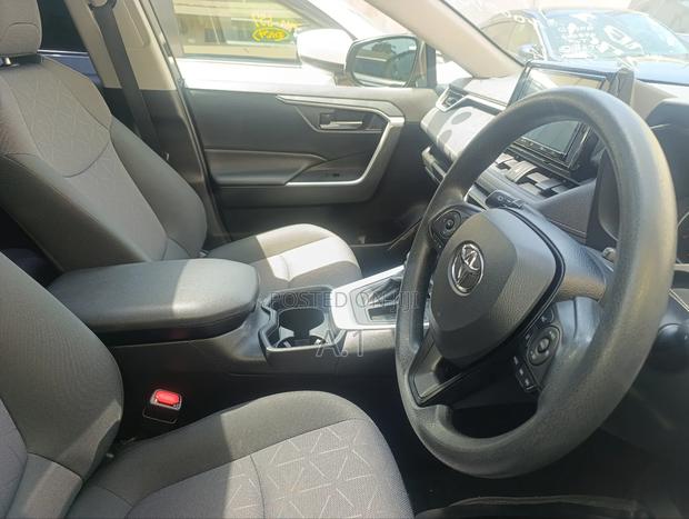 Toyota RAV4 XLE Premium FWD 2019 Black