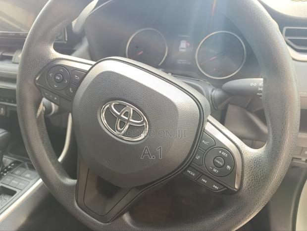 Toyota RAV4 Limited FWD 2019 White