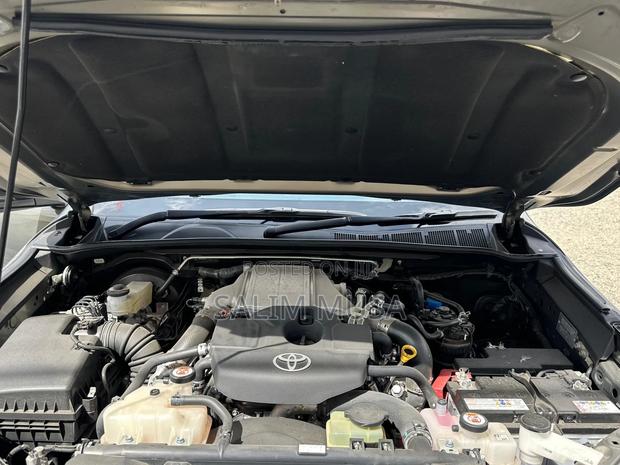 Toyota Hilux 2021 Gold
