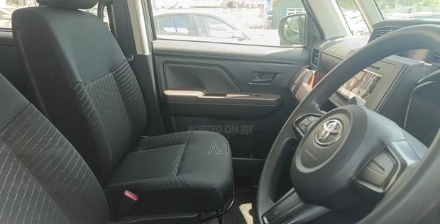 Toyota Roomy 1.0 FWD 2018 Silver