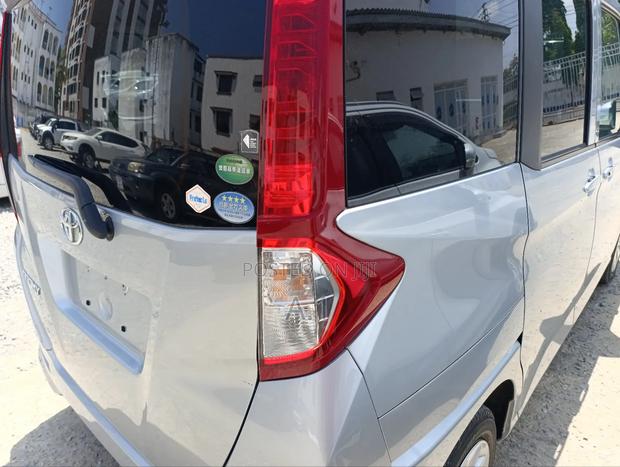 Toyota Roomy 1.0 FWD 2018 Silver