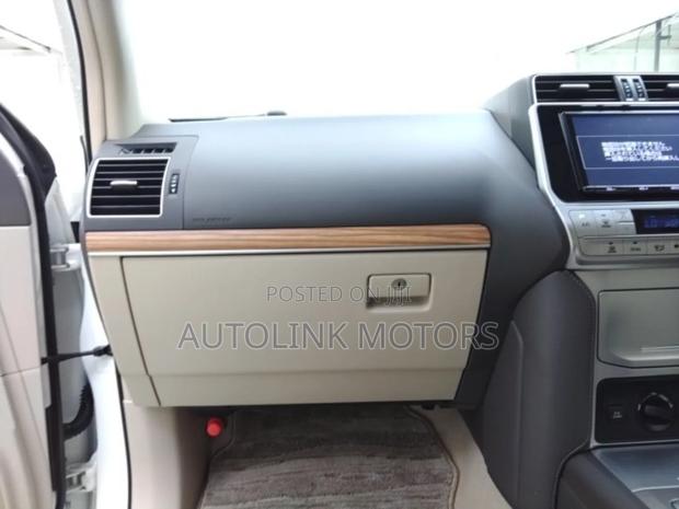 Toyota Land Cruiser Prado 2.7 2022 White