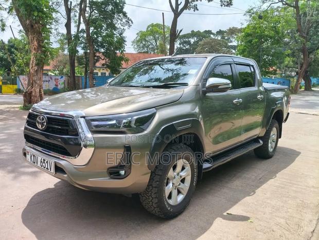 Toyota Hilux 2021 Green