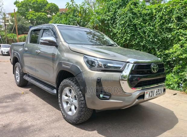Toyota Hilux 2021 Green