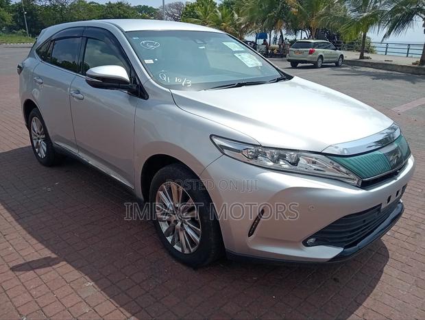 Toyota Harrier 2.0 2018 Silver