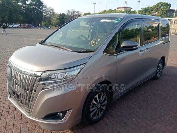 Toyota Esquire 2.0 FWD (7 seater) 2018 Brown