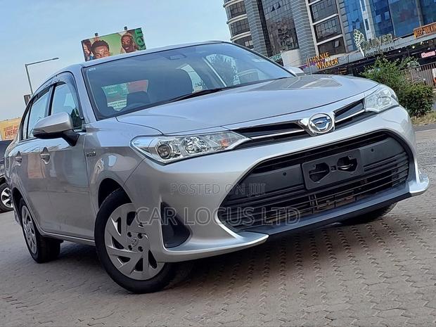 Toyota Axio 1.5 Hybrid 2WD 2019 Silver