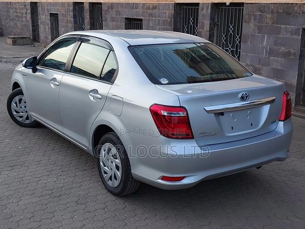 Toyota Axio 1.5 Hybrid 2WD 2019 Silver