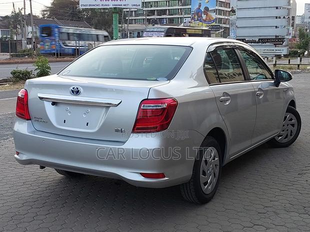Toyota Axio 1.5 Hybrid 2WD 2019 Silver