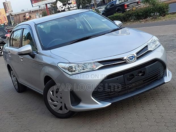 Toyota Axio 1.5 Hybrid 2WD 2019 Silver