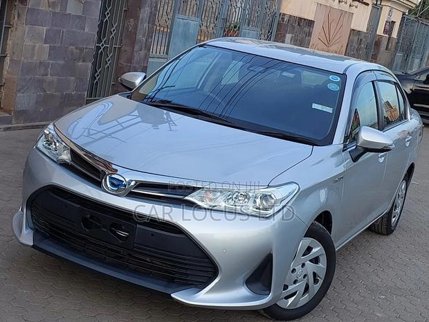 Toyota Axio 1.5 Hybrid 2WD 2019 Silver