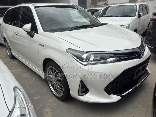 Toyota Corolla Fielder 1.5 Hybrid FWD 2019 White