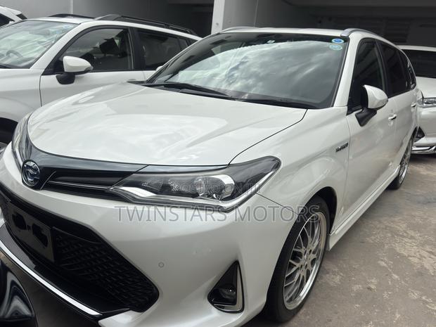 Toyota Corolla Fielder 1.5 Hybrid FWD 2019 White