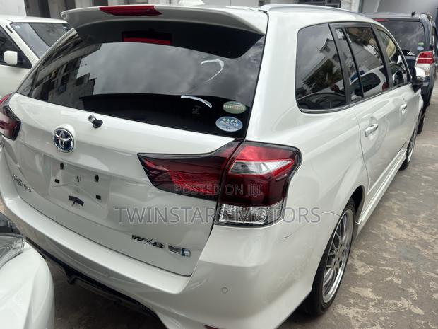 Toyota Corolla Fielder 1.5 Hybrid FWD 2019 White