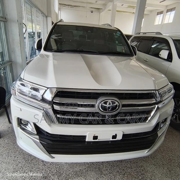 Toyota Land Cruiser 4.6 V8 ZX 2019 White
