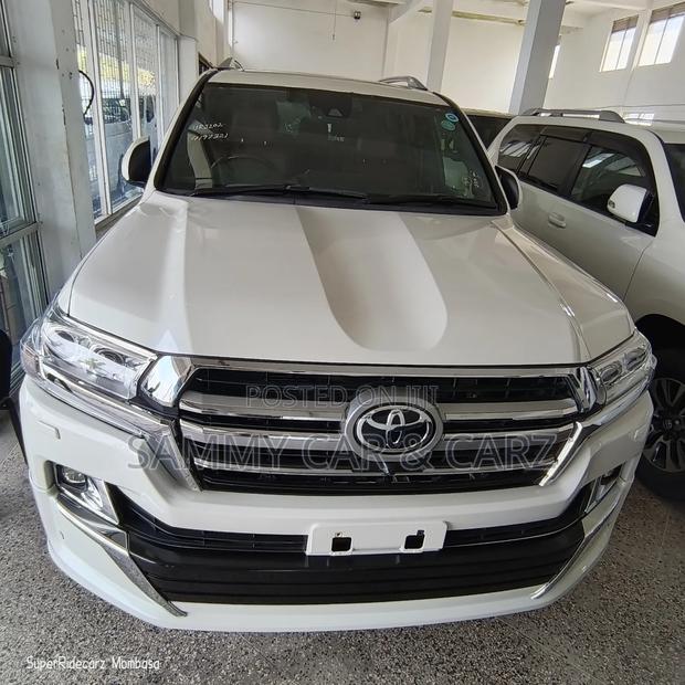 Toyota Land Cruiser 4.6 V8 ZX 2019 White