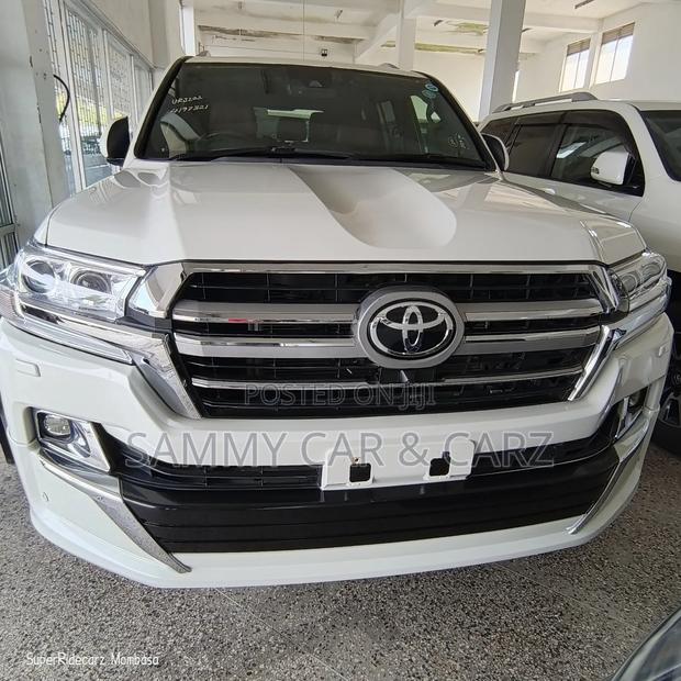 Toyota Land Cruiser 4.6 V8 ZX 2019 White