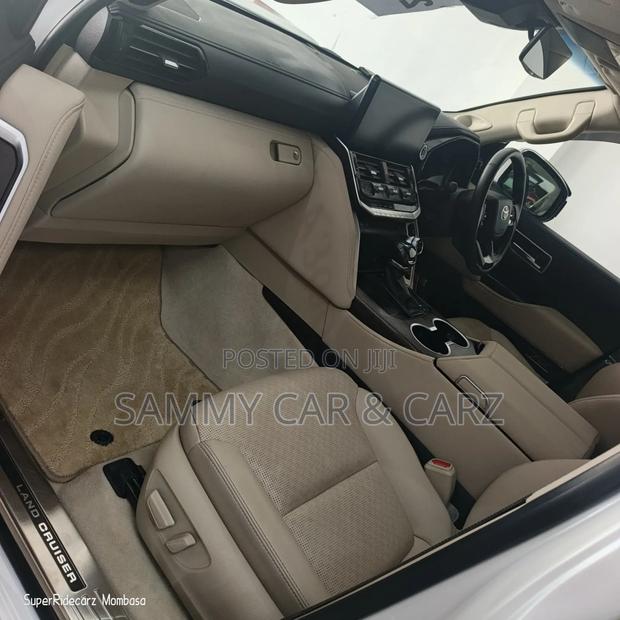Toyota Land Cruiser LC300 2023 White