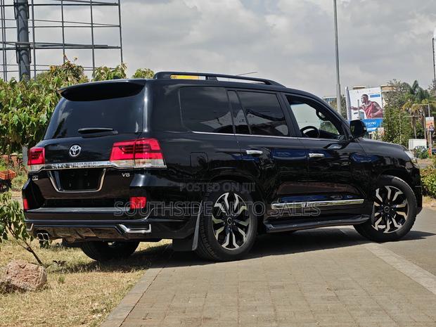 Toyota Land Cruiser 4.6 V8 ZX 2019 Matt Black